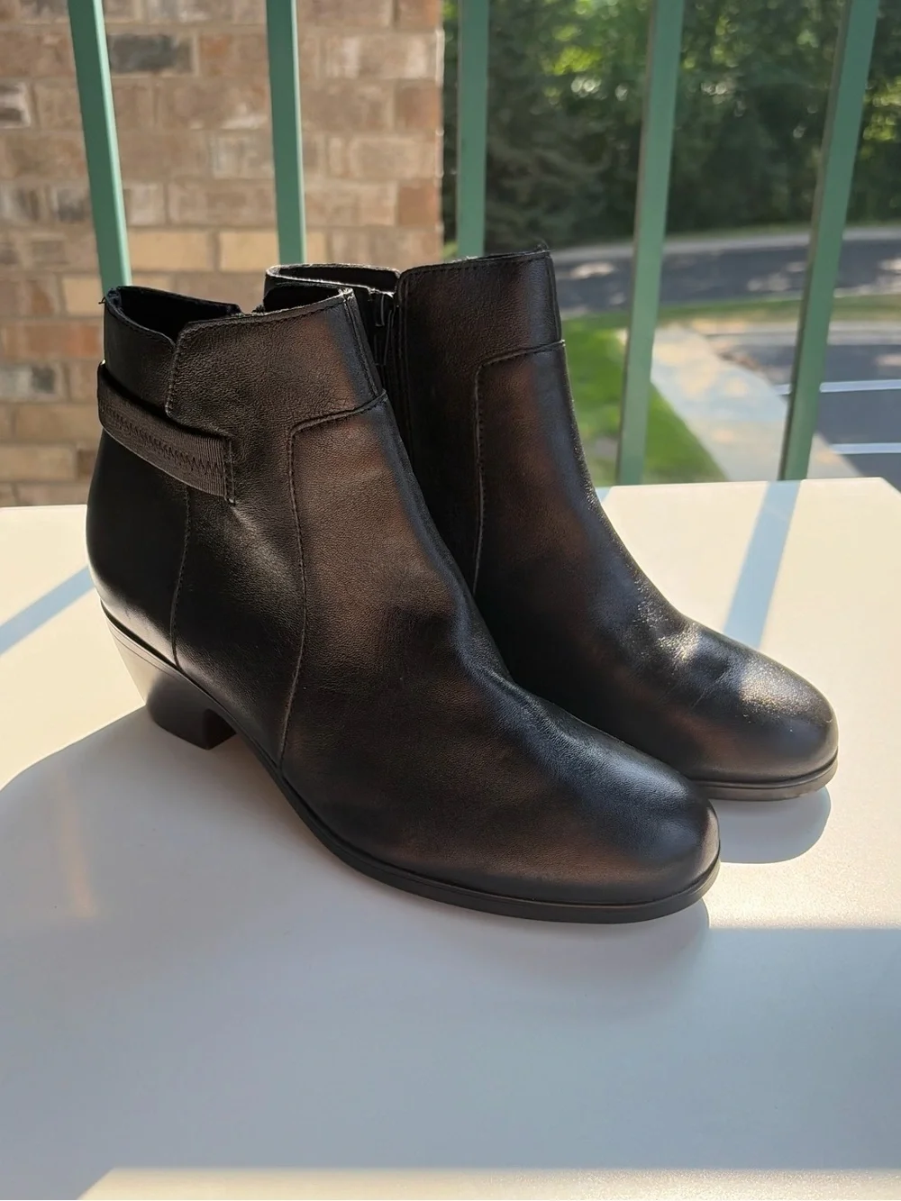 ✨🖤 Clarks Collection Black Leather Ankle Booties Low Block Heel Side 9 Zip Chic